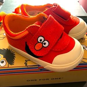 Elmo toms baby size 4 shoes